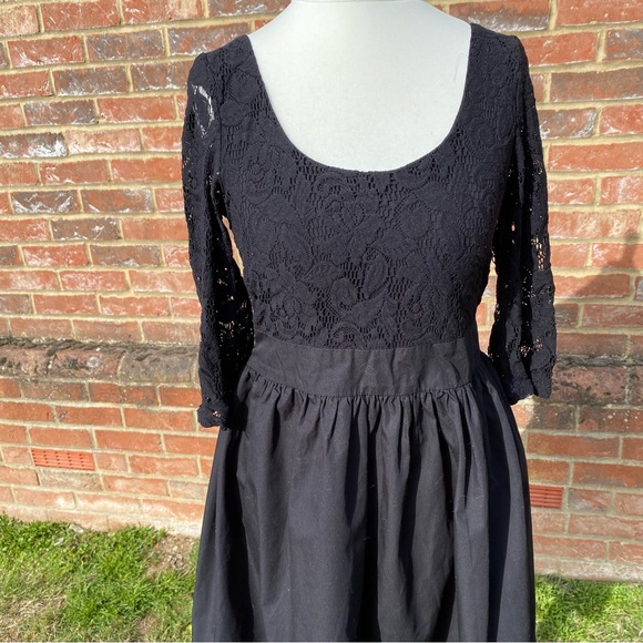 Topshop Black Lace Dress Size 12 Waist Tie Back Crop Sleeves Skater - Picture 2 of 11